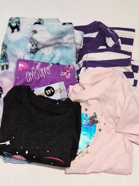 Girl's Bundle of 5 Medium (8) Tops + Legging + Pajamas Size Medium (8)